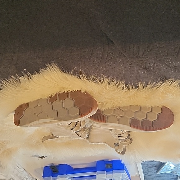 Worn for one hour!  Timberland Mabel Town boot!  size 9.5 boots in taupe. - Picture 3 of 4